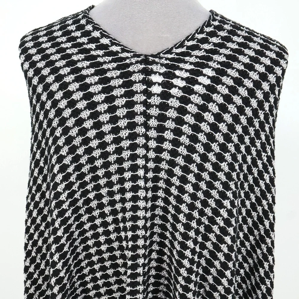 Chicos Poncho Shawl Womens Large Black White Fringe Hem Sweater Knit Boho Chic